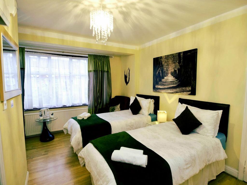 Gable Lodge London B&B Enfield Exterior photo