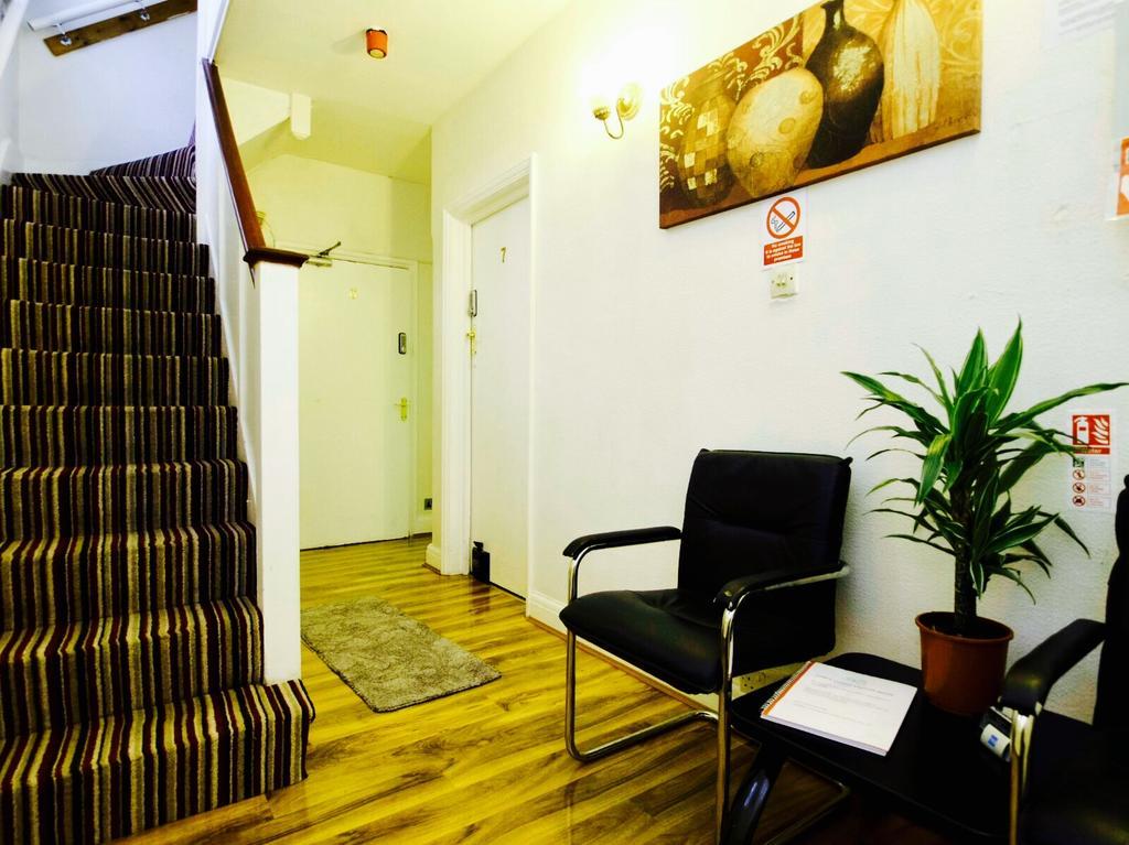 Gable Lodge London B&B Enfield Exterior photo