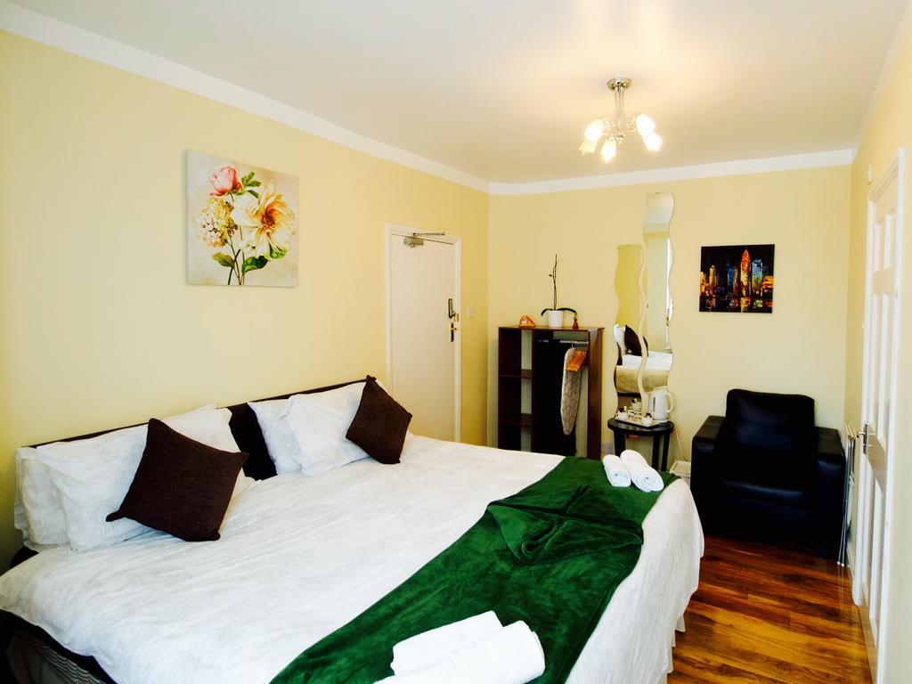 Gable Lodge London B&B Enfield Exterior photo