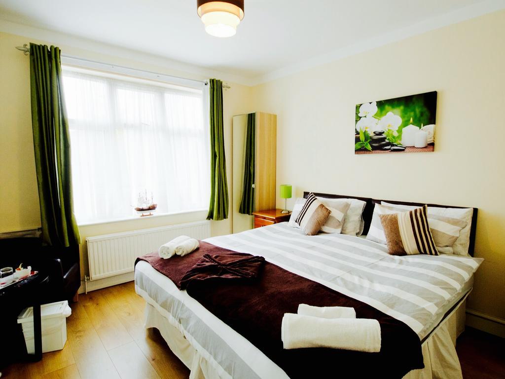 Gable Lodge London B&B Enfield Exterior photo