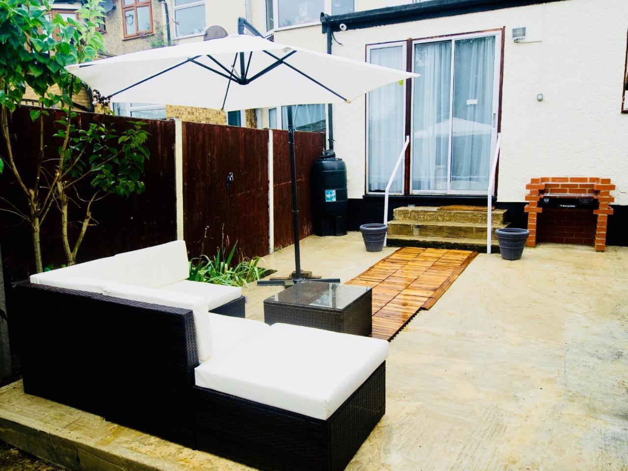 Gable Lodge London B&B Enfield Exterior photo